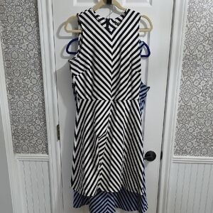 Set Of 2 J. McLaughlin Striped Sleeveless Dresses White Black Blue Size Large